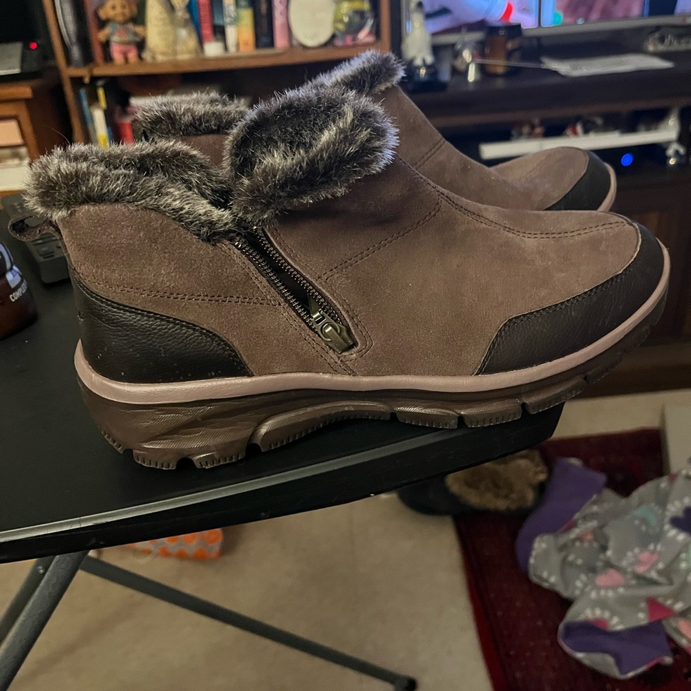 Sketchers booties